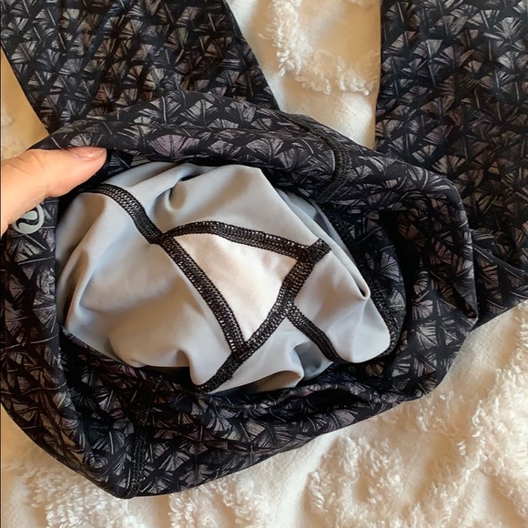 Lululemon high rise special edition Wunder Unders - Picture 4 of 4